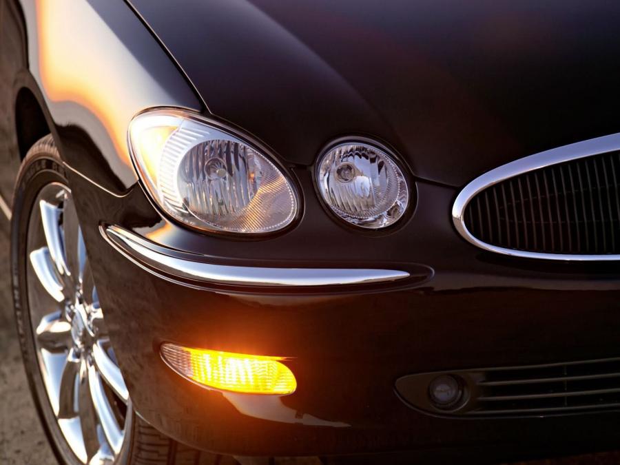 Buick LaCrosse CXS 2005 года  (фото 28 из 45)